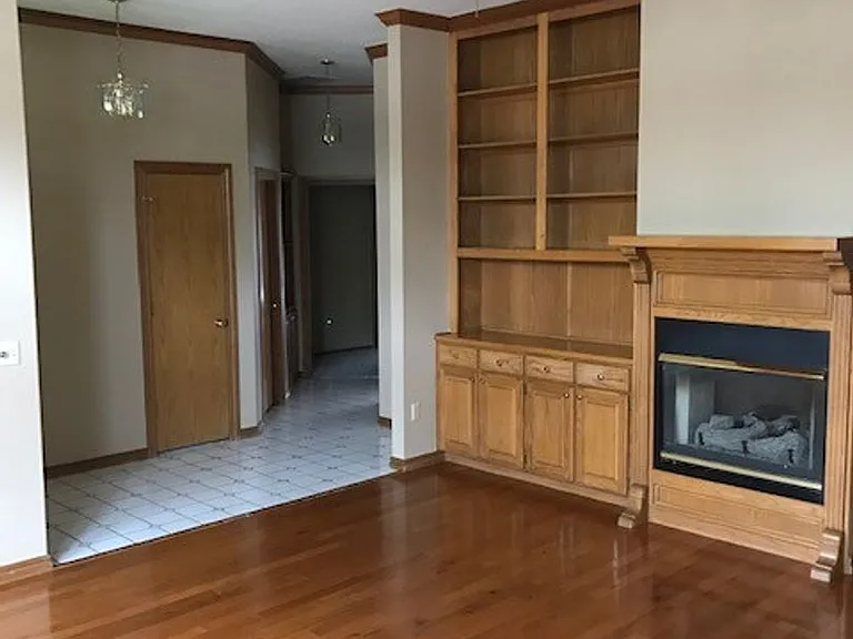 513 Laws Dr — Photo 2