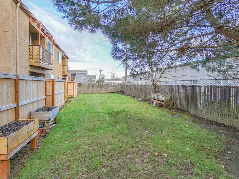 Westwood Apartments ** On-site Laundry Facilities, Off-Street Parking & Private Patio or Balcony — Photo 51