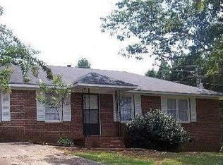 1374 E McIntosh Rd, Griffin, GA 30223