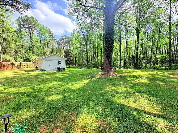 5th image of 768 Swan Lake Rd