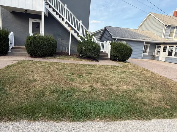 111 Ewing St #1/2, Le Claire, IA 52753