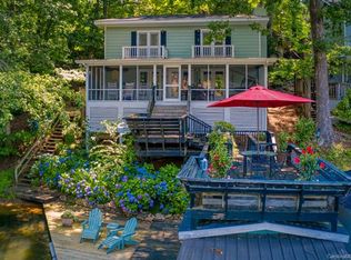 718 E Lakeshore Dr, Landrum, SC 29356
