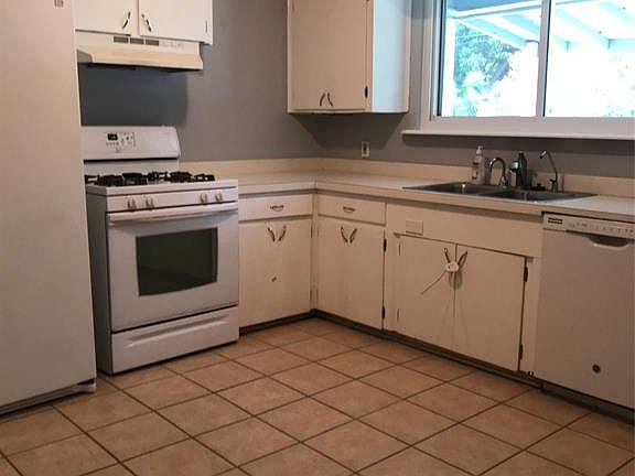 3rd image of 2324 Pearland Ave