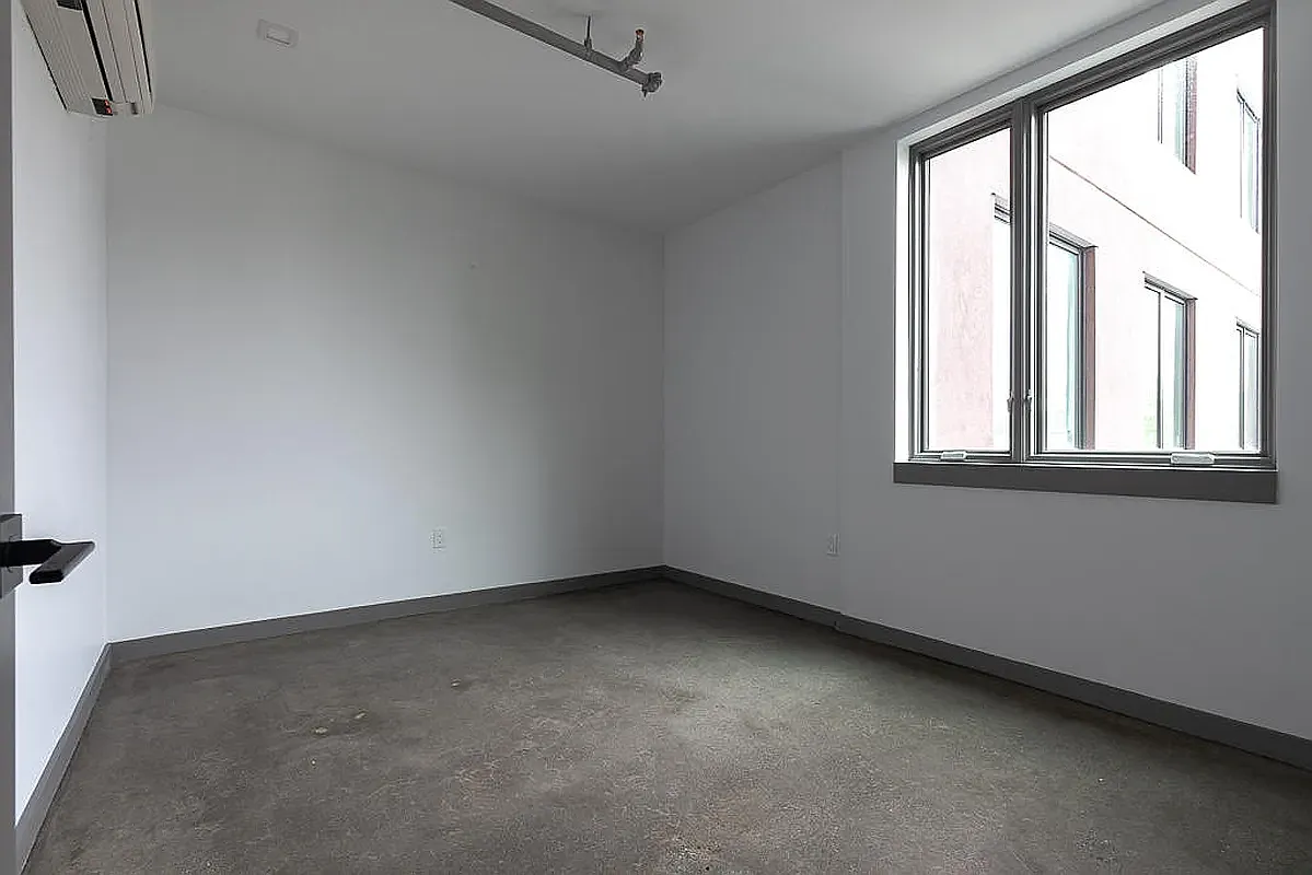 410 Tompkins Avenue — Photo 4