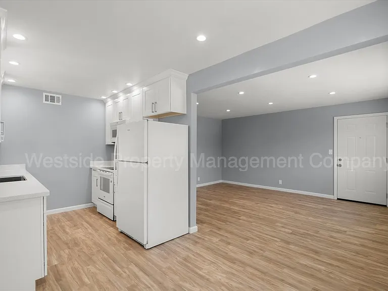 3340 Cabrillo Ave #3 — Photo 5