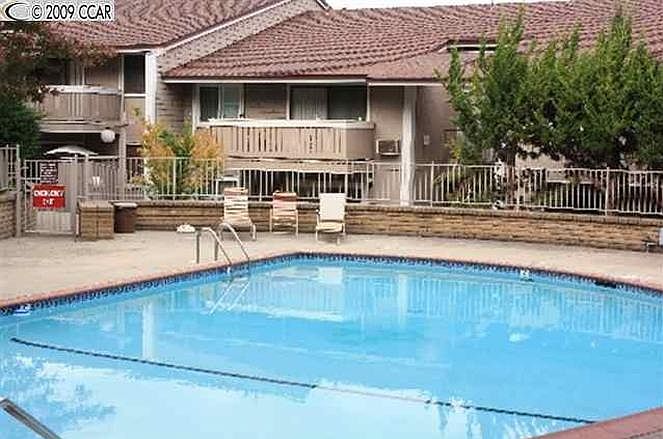 1st image of 100 Kinross Dr APT 28