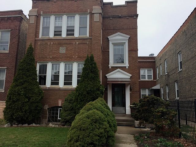 1st image of 4036 W Oakdale Ave