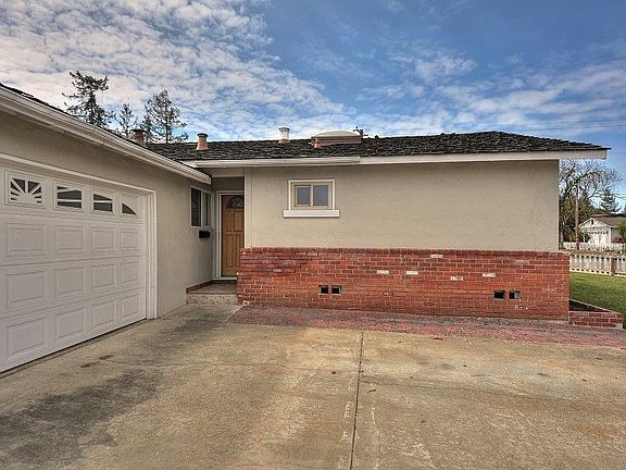 4th image of 978 Bucknam Ave