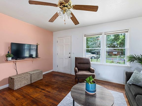 4th image of 2725 Blan St