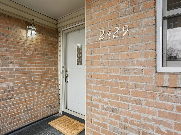 2429 Kennedy Ct — Photo 2