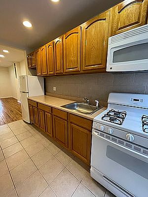 2nd image of 684 9th Ave APT 4
