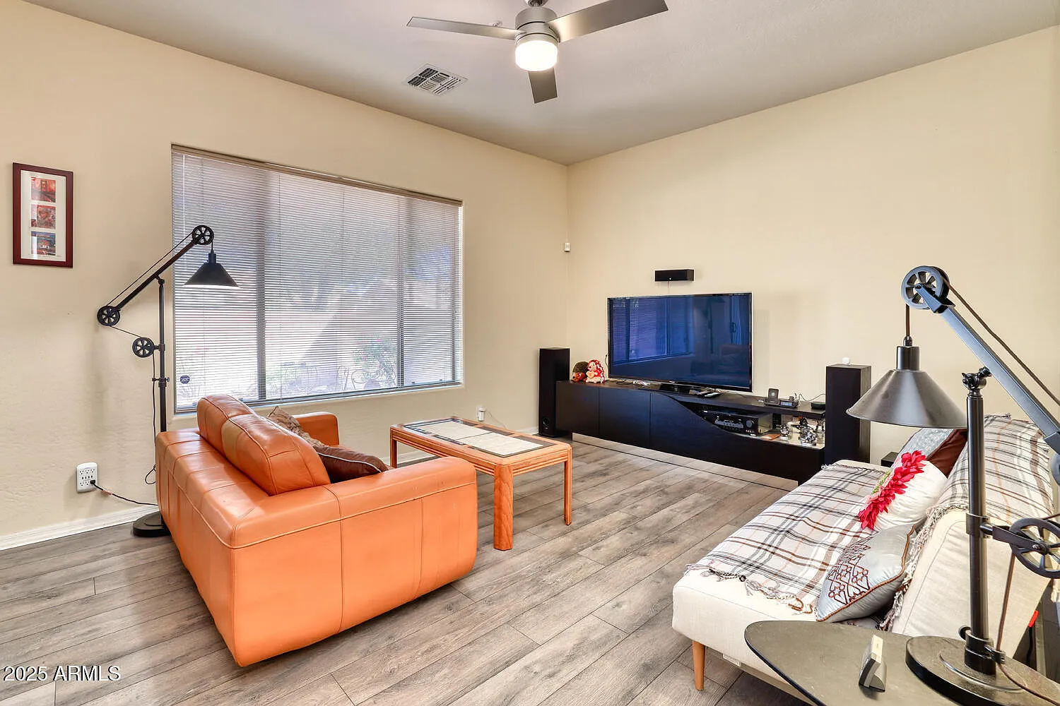 3 bed, 2.5 bath, 1307 sqft, $2,200 — Photo 4