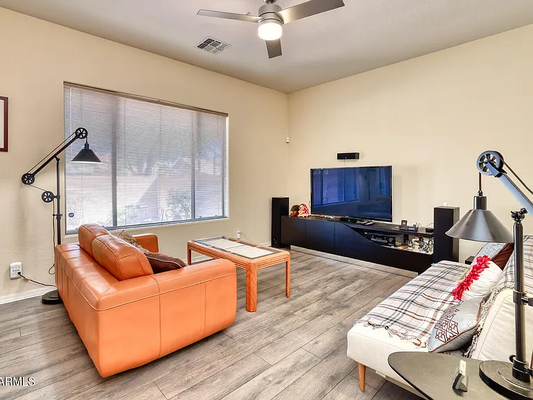 1404 W Weatherby Way — Photo 4