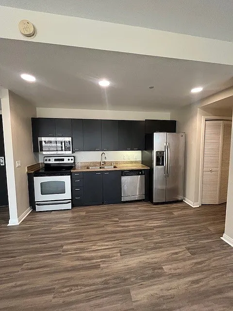 2 bed, 962 sqft, $3,050 — Photo 4