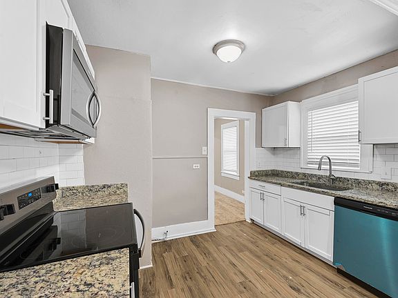 2nd image of 1405 E Wells Ave