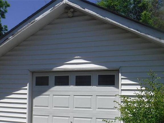 3rd image of 3636 Amherst St