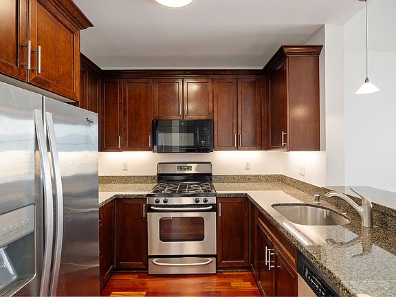 3rd image of 88 Townsend St APT 417