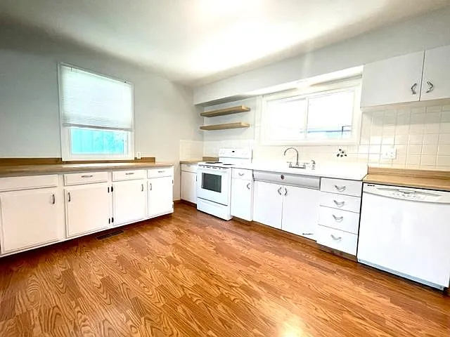 410 E 2nd St — Photo 9