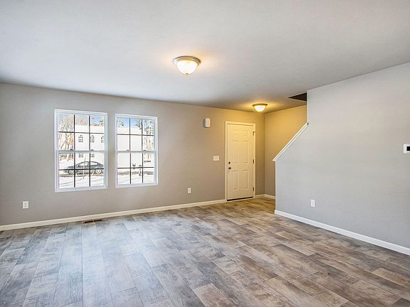 5th image of 807 Oak Summit Ct