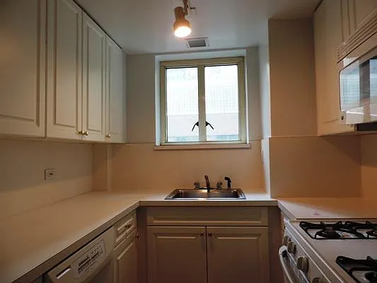 Rented by essential NEW YORK Real Estate | media 27