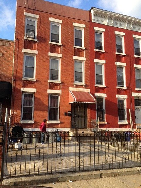 2nd image of 731 Lexington Ave