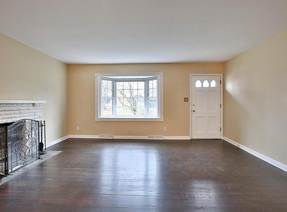 3rd image of 461 E Clearview Ave