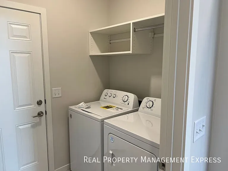 5516 S Huntwood Ave — Photo 8