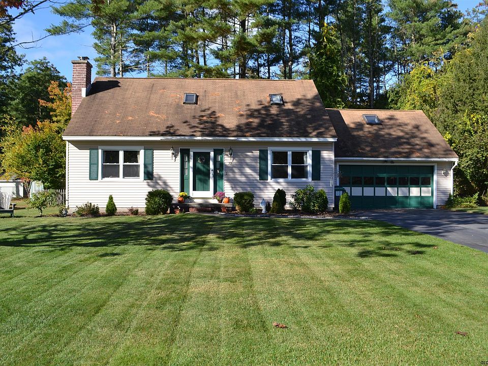 1st image of 22 Crownwood Ln