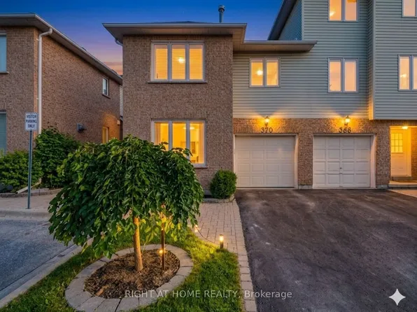 370 Riddell Ct #21, Newmarket, ON L3Y 8M8