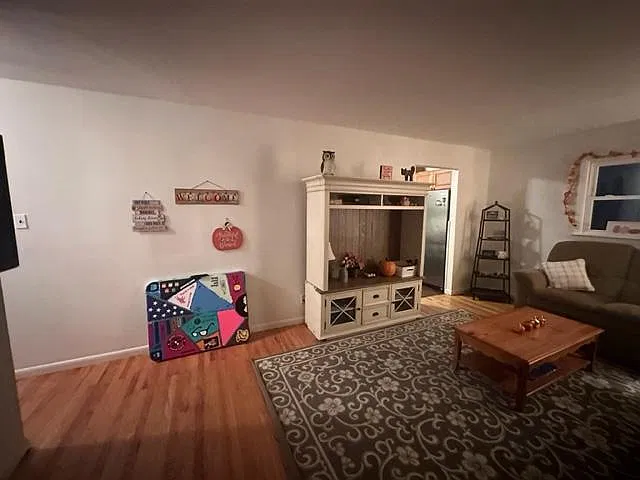 3 bed, 1.5 bath, 1300 sqft, $2,200 — Photo 4