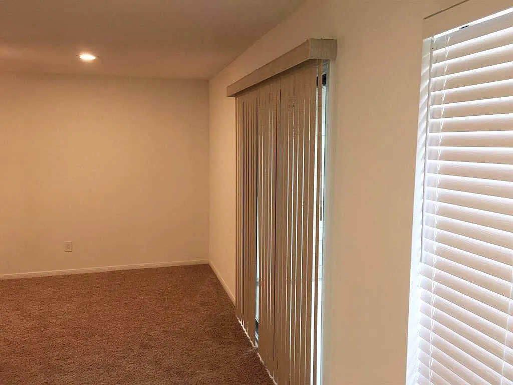 2 bed, 1.0 bath, 855 sqft, $1,200 — Photo 2
