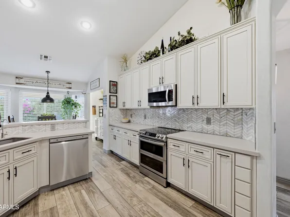 1091 S CROSSROADS Drive, Gilbert, AZ 85296