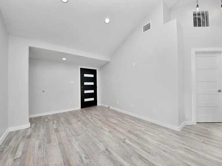 6201 Batterson St — Photo 11