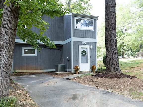 2nd image of 700 Godwin Ct