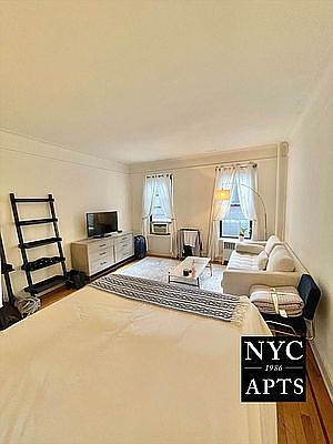 3rd image of 220 E 52nd St #4C
