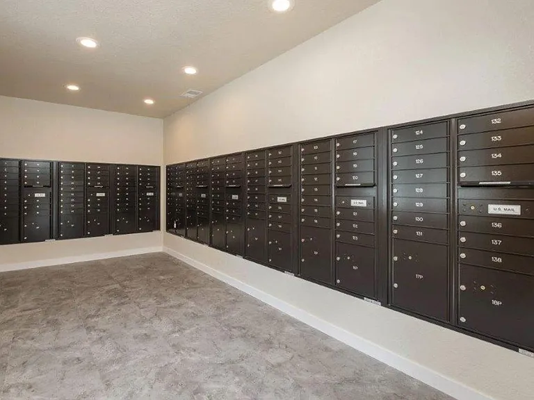 Woodcrest Apartments — Photo 9