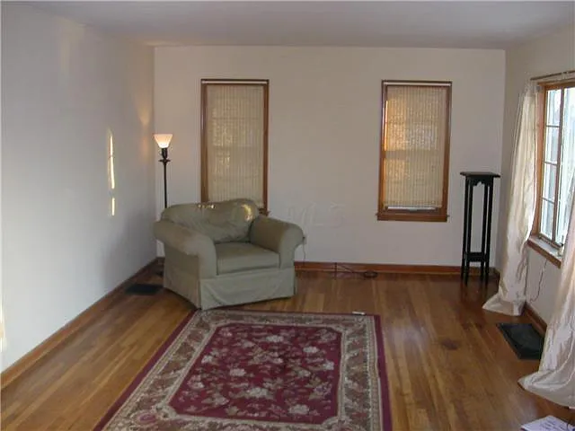 4024 Sharon Ave — Photo 2