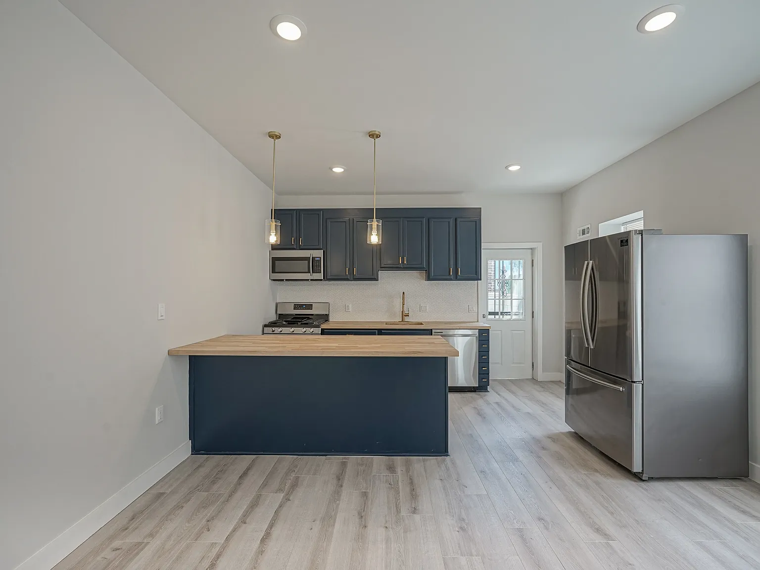 2 bed, 1320 sqft, $2,350 — Photo 2