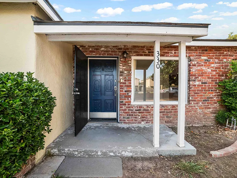 330 W Pinedale Ave — Photo 8