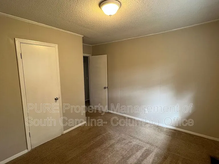 996 Chester St — Photo 17
