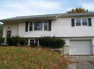 7 Ambassador Ln, Newburgh, NY 12550