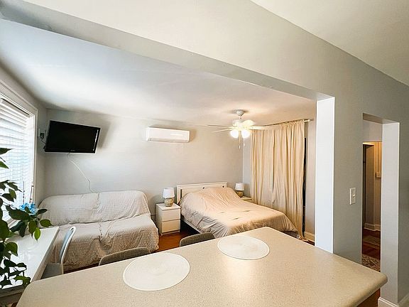 Comfortable, Airy Studio