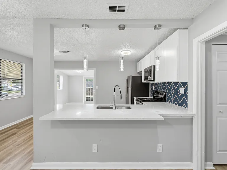 6766 London Bridge Ln — Photo 11