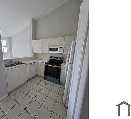 4th image of 2903 SE 17th Ave Unit 208
