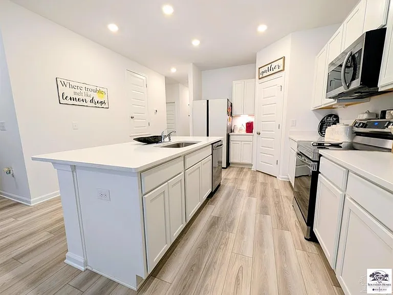 6622 Sun Tree Cir — Photo 3
