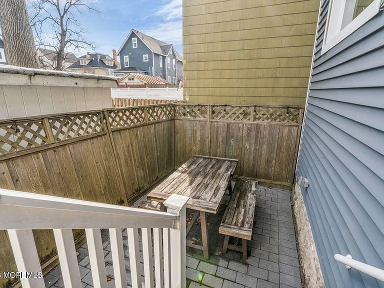 1208 Bond St — Photo 19