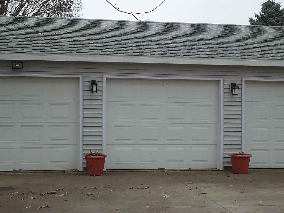 2nd image of 102 E Warren St