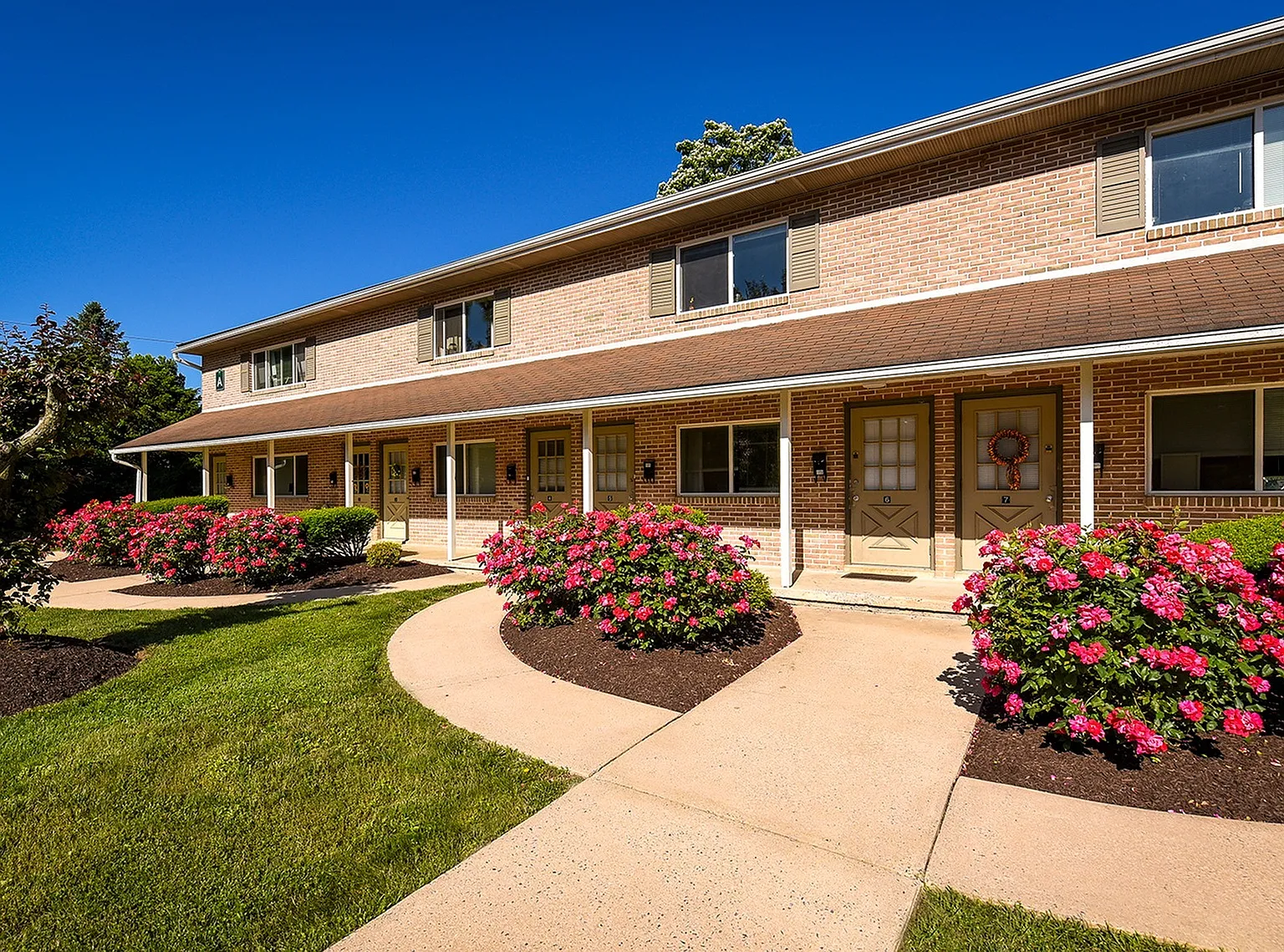 Park Court Apartments — Photo 3