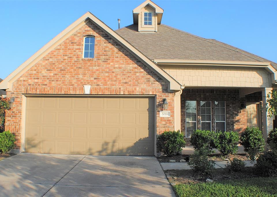 1st image of 2018 Bluff Hollow Ln