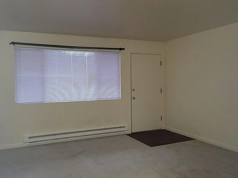 Alder Manor Apartments — Photo 15